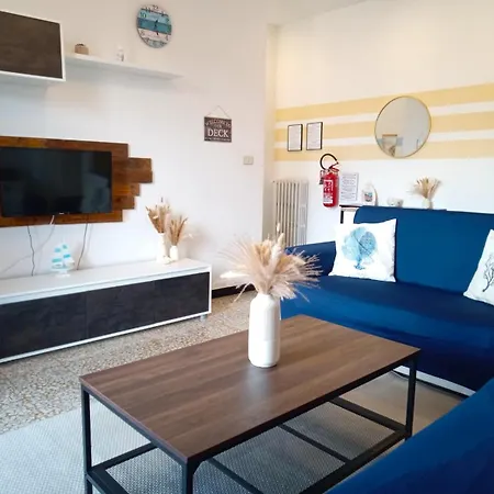 Daire L'attico Sul Porto, Sea View, Wide Terrace, Center Imperia