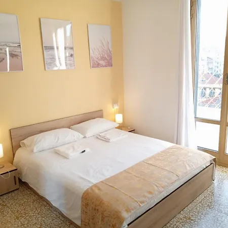 L'attico Sul Porto, Sea View With Terrace, Center Apartment Imperia