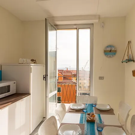 L'attico Sul Porto, Sea View With Terrace, Center Imperia