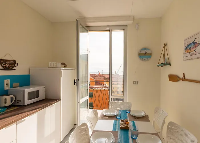 L'attico Sul Porto, Sea View With Terrace, Center Imperia